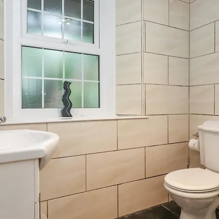 Coombe 博罗代尔谷