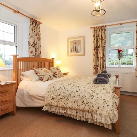 Coombe * Borrowdale Valley