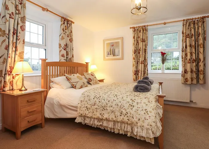 Coombe * Borrowdale Valley