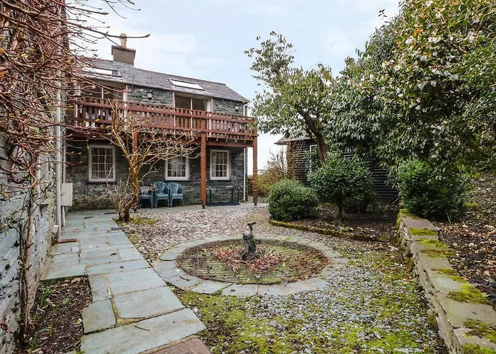 Coombe * Borrowdale Valley